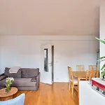 Two Rooms Comfortable And Bright With Balcony