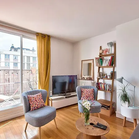 Two Comfortable And Bright With Balcony *