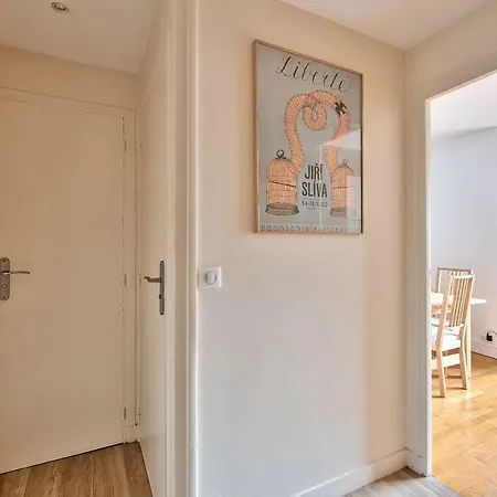 Apartment Two Comfortable And Bright With Balcony Paris