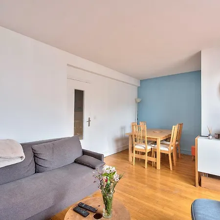 Two Comfortable And Bright With Balcony Apartment Paris